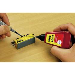 UHU® | PLAST SPEZIAL Model-Making Adhesive — 30 g applicator bottle